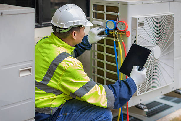 Professional Hvac technician working in Leon, IA